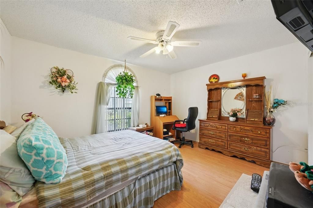 Active With Contract: $300,000 (3 beds, 3 baths, 1780 Square Feet)