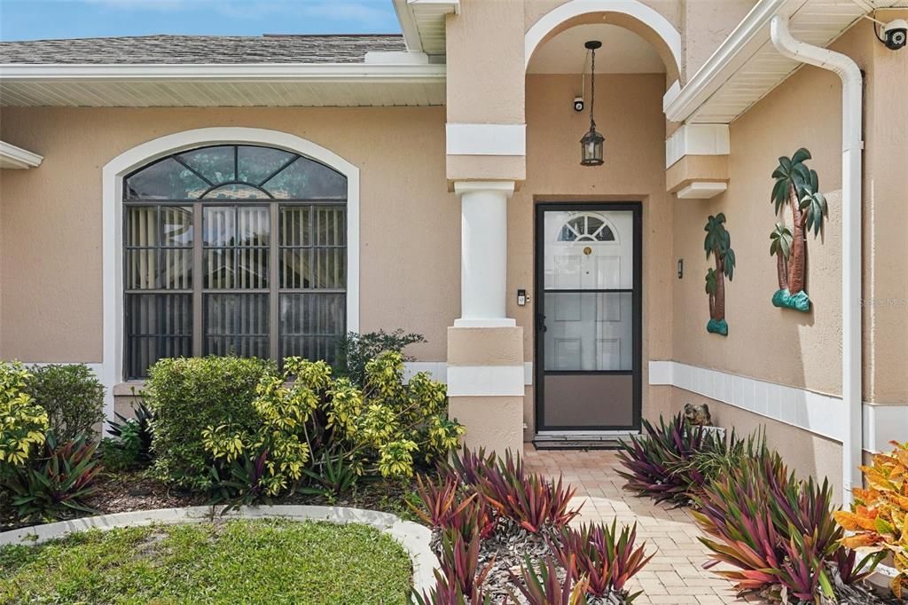 Active With Contract: $300,000 (3 beds, 3 baths, 1780 Square Feet)