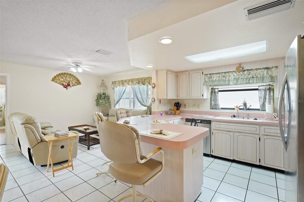 Active With Contract: $300,000 (3 beds, 3 baths, 1780 Square Feet)