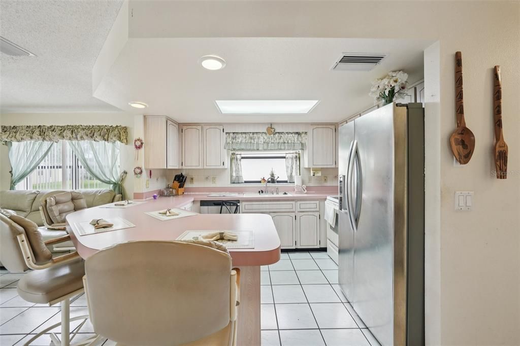 Active With Contract: $300,000 (3 beds, 3 baths, 1780 Square Feet)