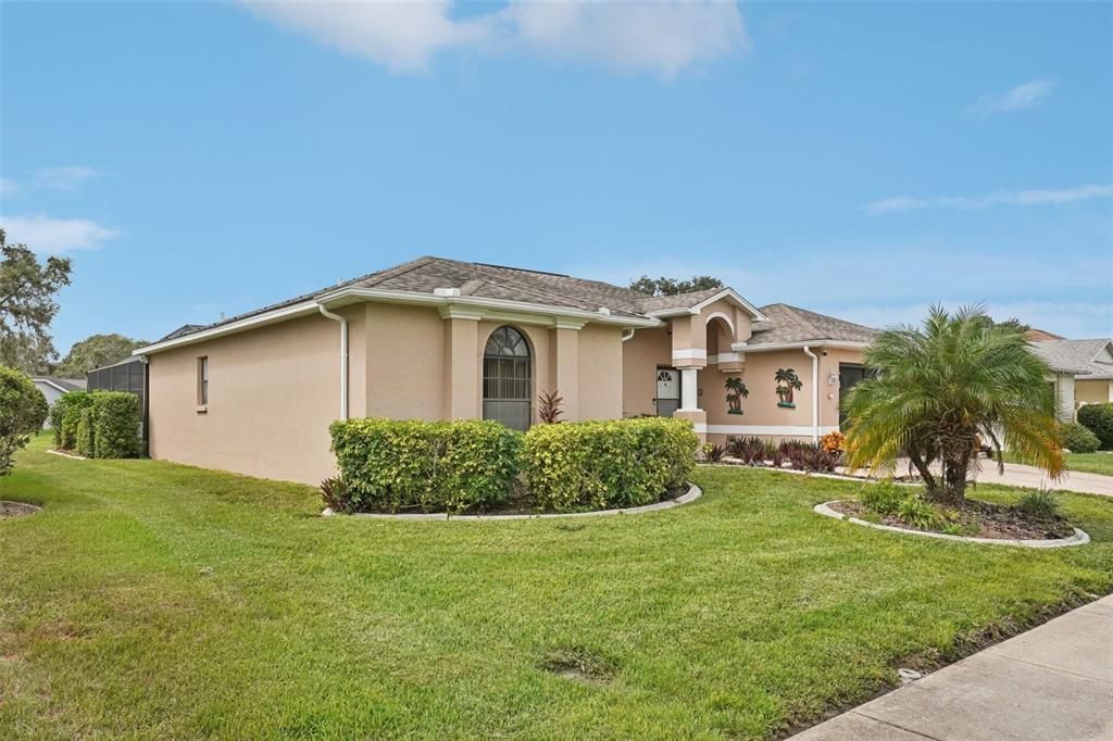 Active With Contract: $300,000 (3 beds, 3 baths, 1780 Square Feet)