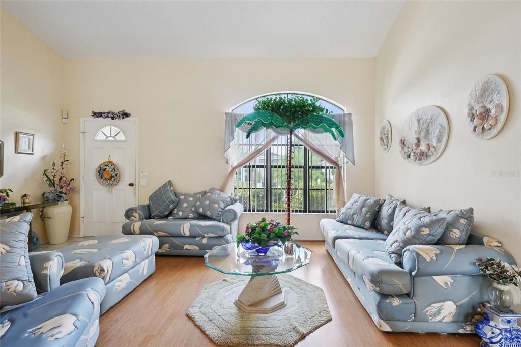 Active With Contract: $300,000 (3 beds, 3 baths, 1780 Square Feet)