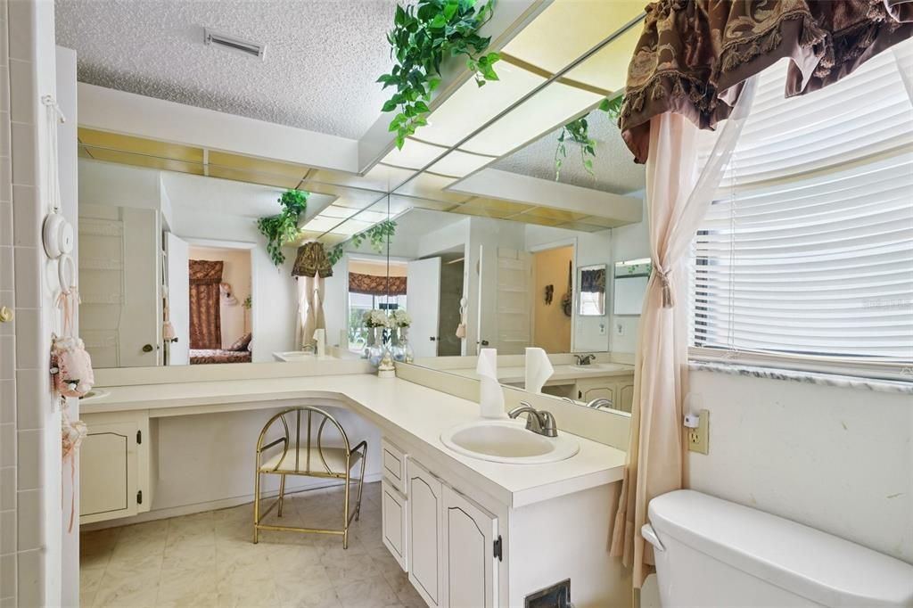 Active With Contract: $300,000 (3 beds, 3 baths, 1780 Square Feet)