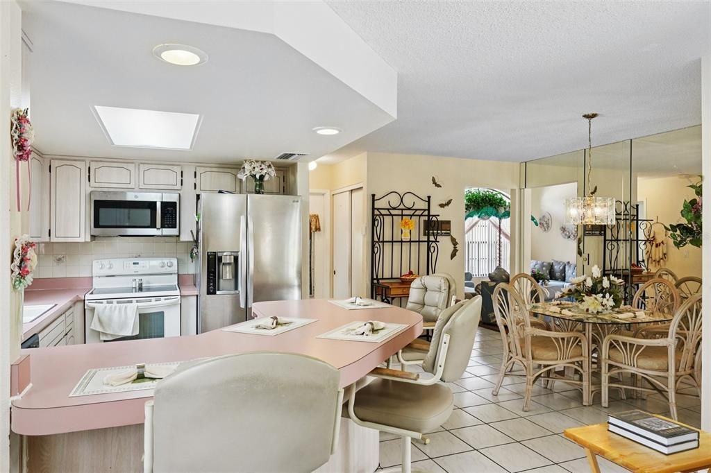 Active With Contract: $300,000 (3 beds, 3 baths, 1780 Square Feet)