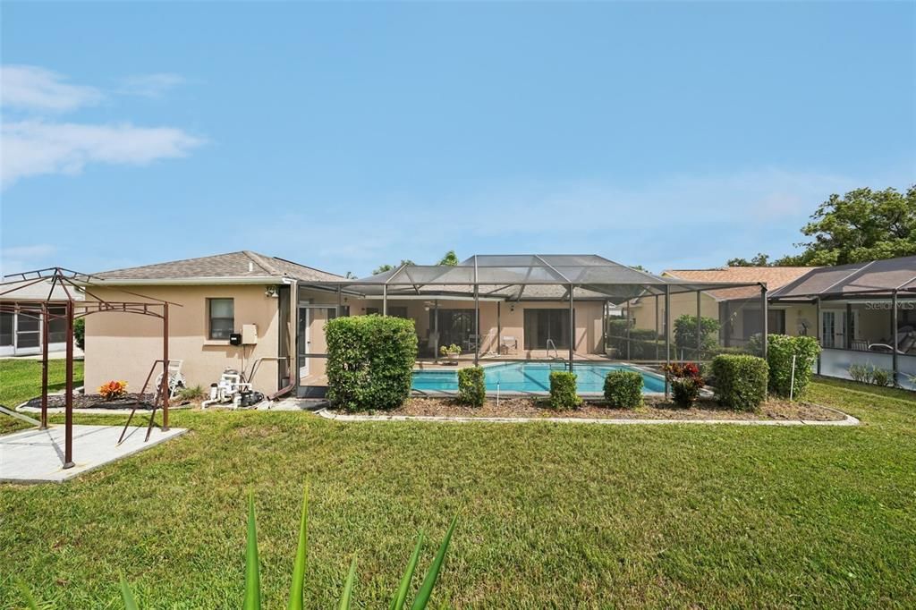 Active With Contract: $300,000 (3 beds, 3 baths, 1780 Square Feet)