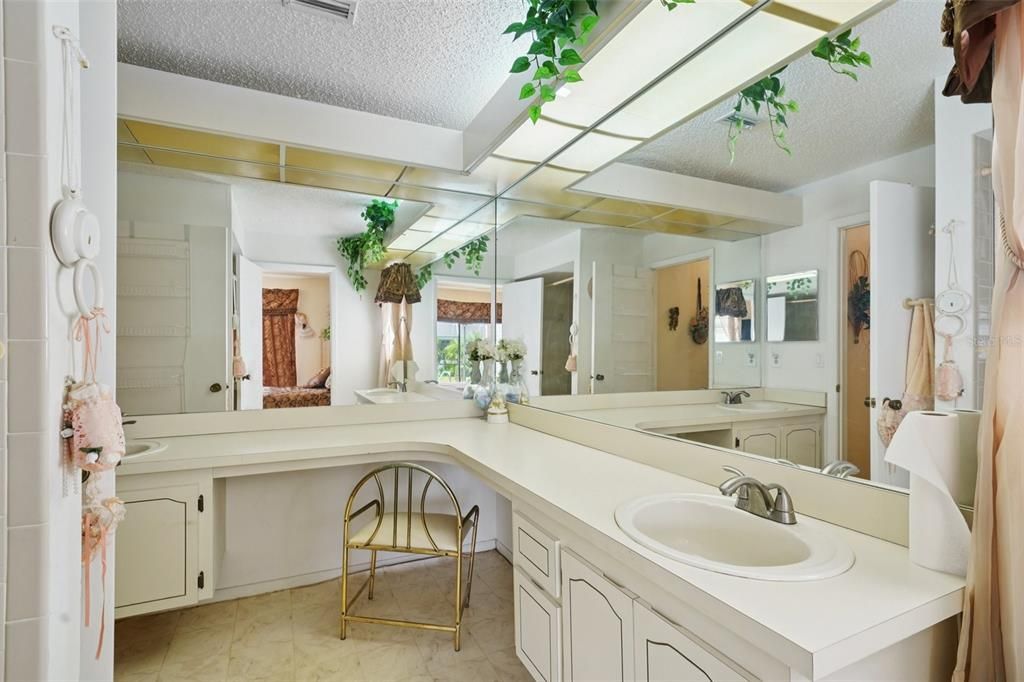 Active With Contract: $300,000 (3 beds, 3 baths, 1780 Square Feet)