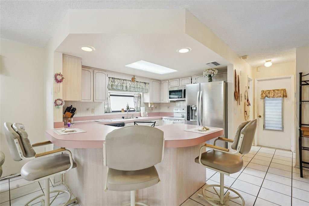 Active With Contract: $300,000 (3 beds, 3 baths, 1780 Square Feet)