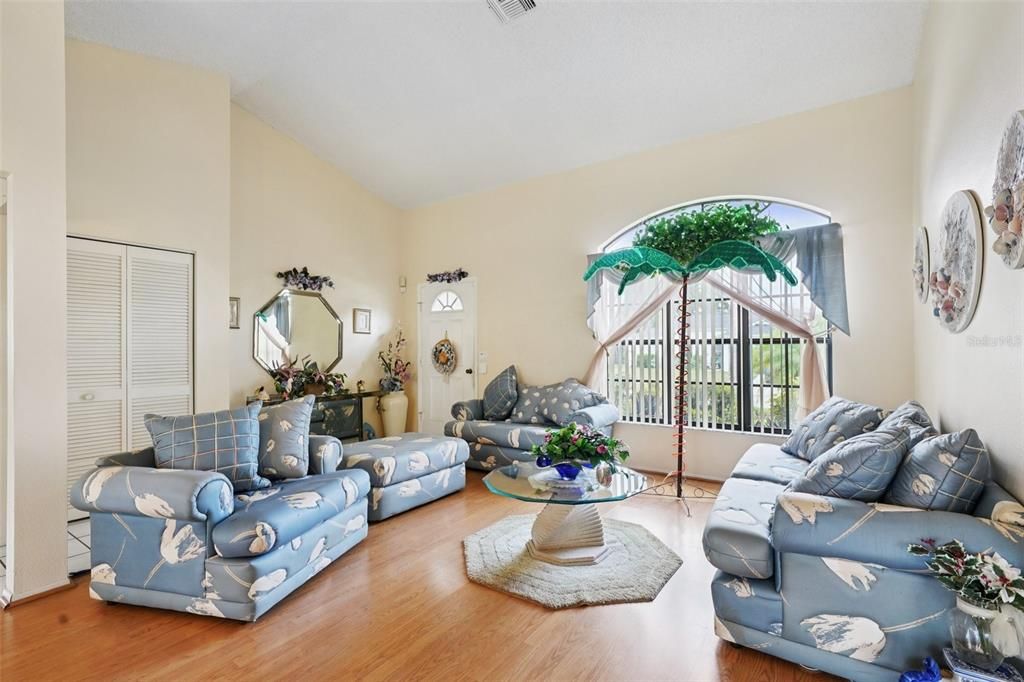 Active With Contract: $300,000 (3 beds, 3 baths, 1780 Square Feet)