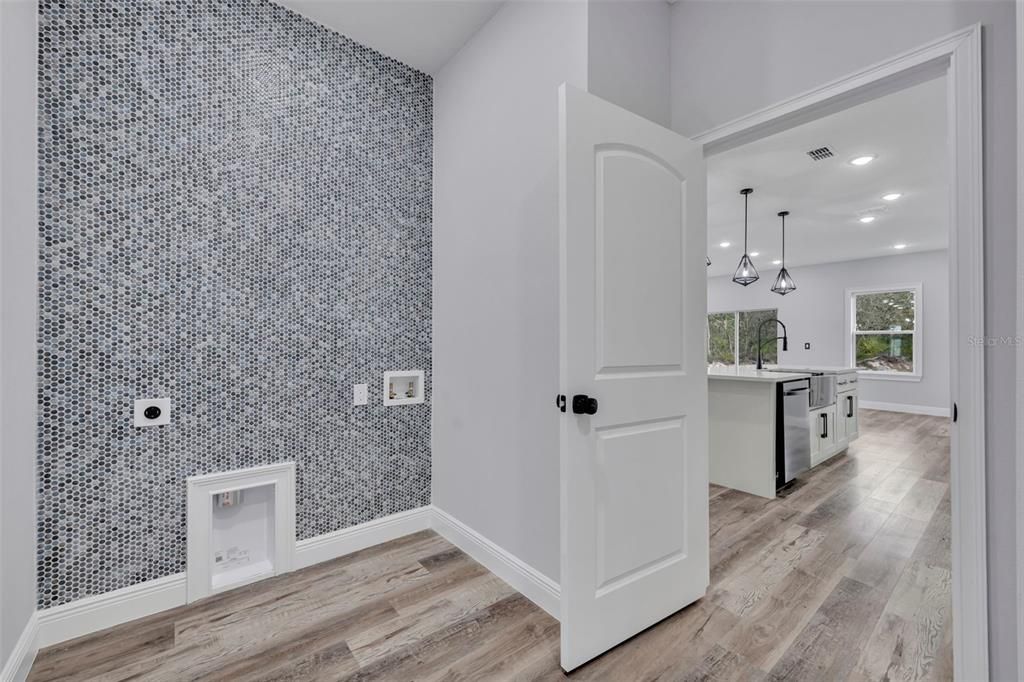 For Sale: $375,500 (4 beds, 3 baths, 1896 Square Feet)