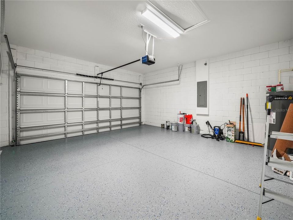 For Sale: $375,500 (4 beds, 3 baths, 1896 Square Feet)