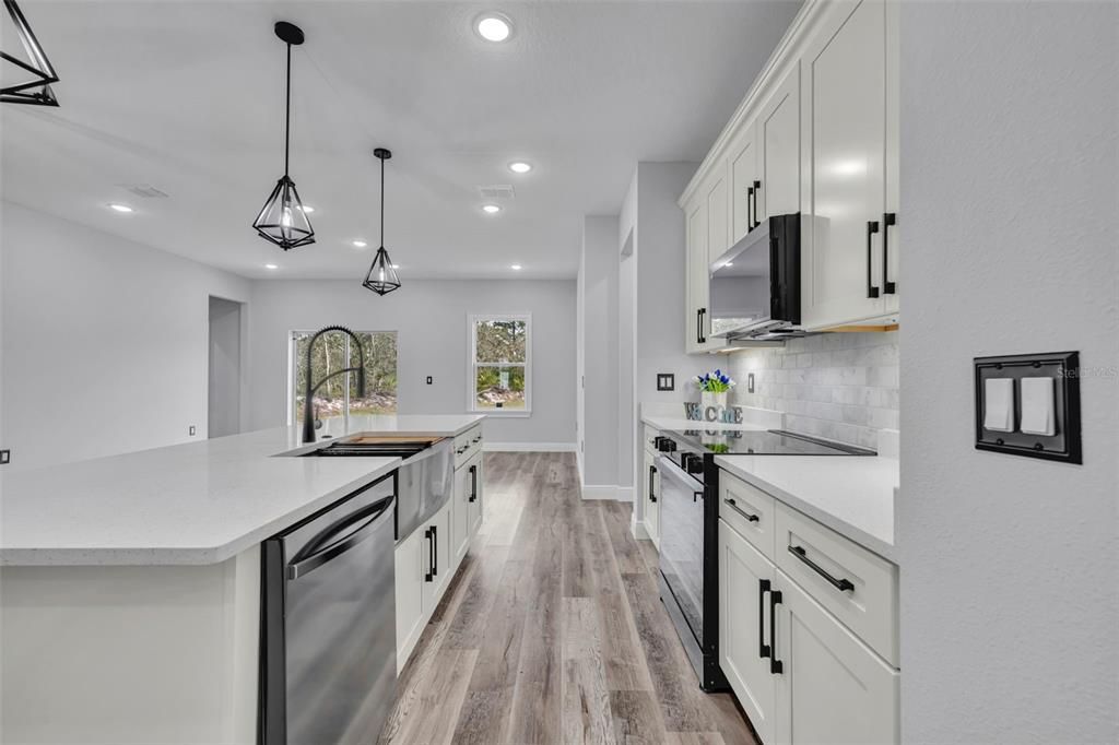 For Sale: $375,500 (4 beds, 3 baths, 1896 Square Feet)