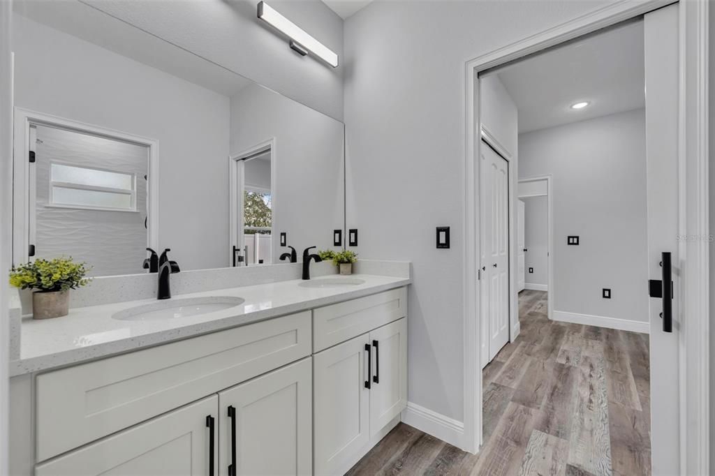 For Sale: $375,500 (4 beds, 3 baths, 1896 Square Feet)