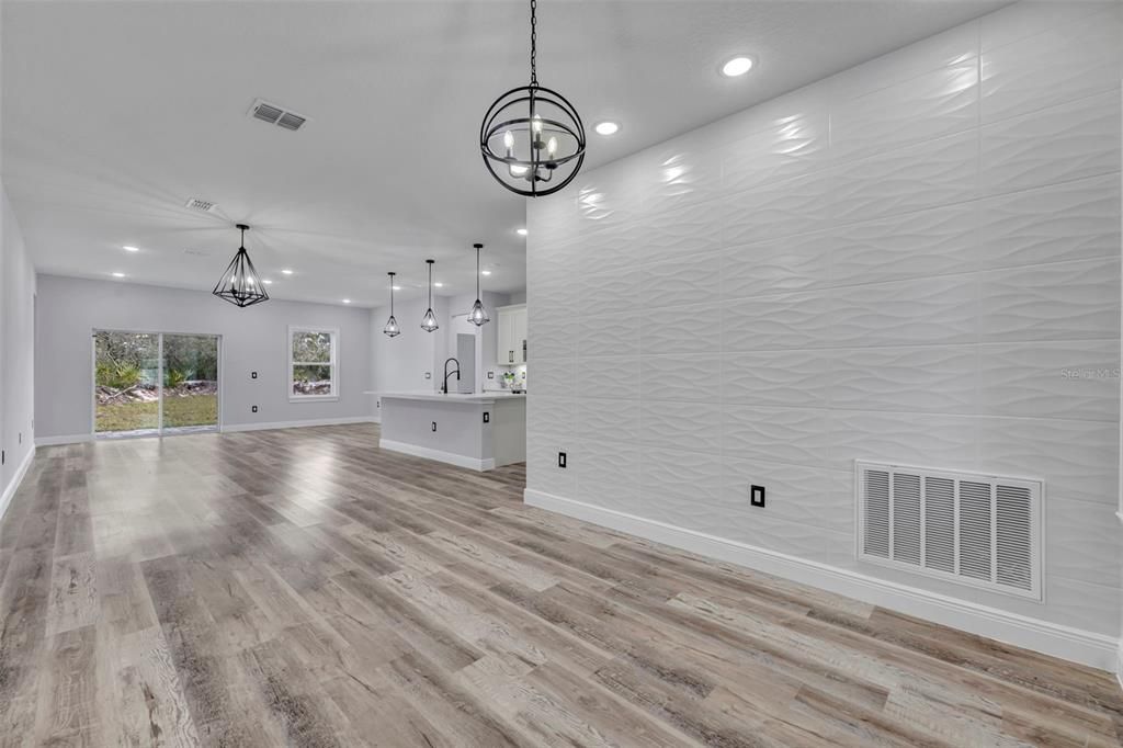 For Sale: $375,500 (4 beds, 3 baths, 1896 Square Feet)