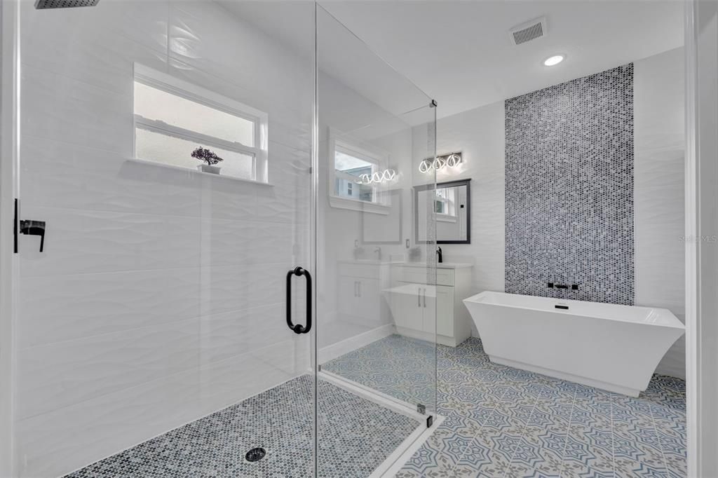 For Sale: $375,500 (4 beds, 3 baths, 1896 Square Feet)