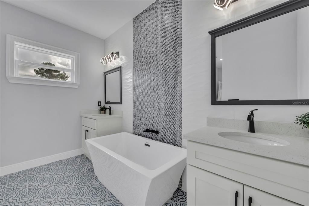 For Sale: $375,500 (4 beds, 3 baths, 1896 Square Feet)