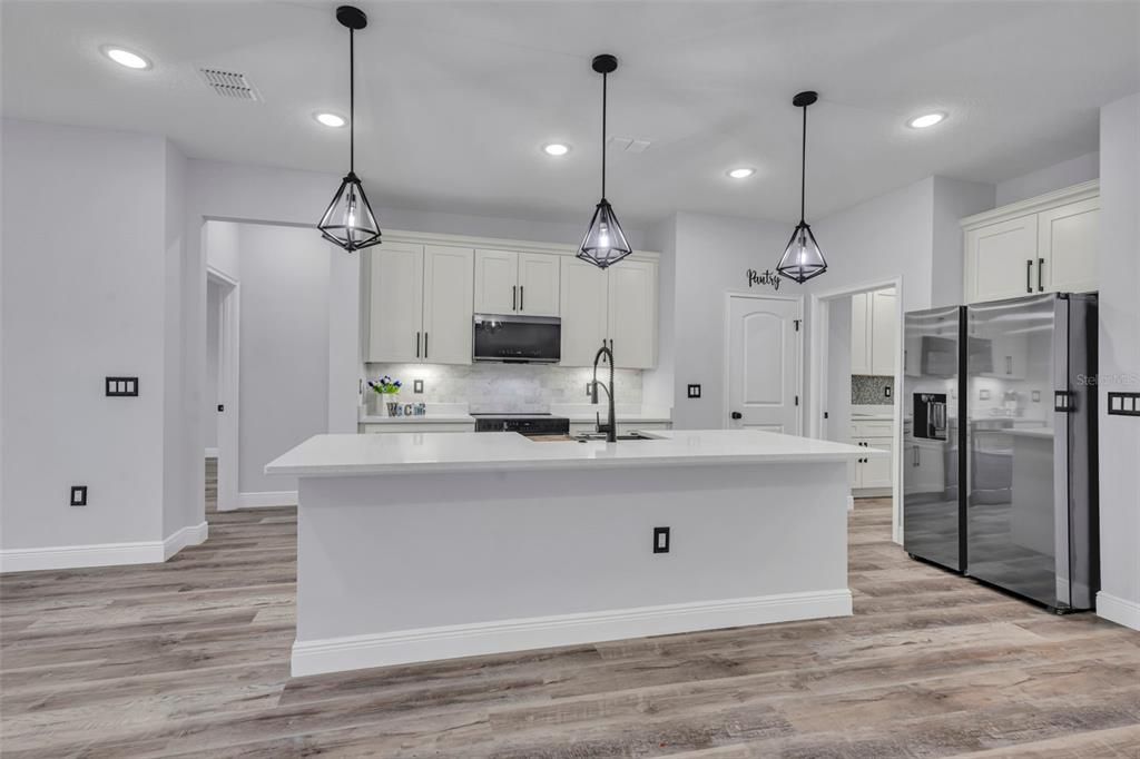 For Sale: $375,500 (4 beds, 3 baths, 1896 Square Feet)