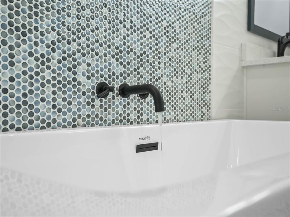 For Sale: $375,500 (4 beds, 3 baths, 1896 Square Feet)