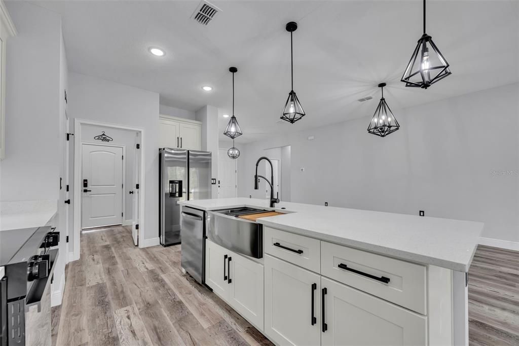 For Sale: $375,500 (4 beds, 3 baths, 1896 Square Feet)