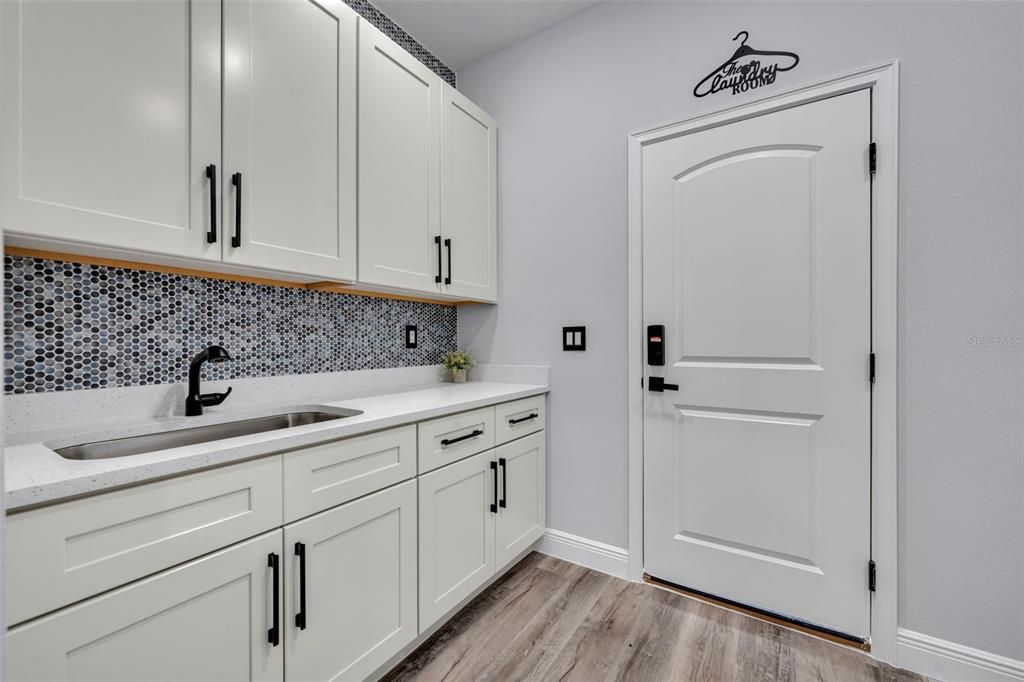 For Sale: $375,500 (4 beds, 3 baths, 1896 Square Feet)