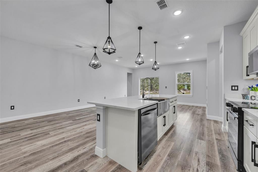 For Sale: $375,500 (4 beds, 3 baths, 1896 Square Feet)