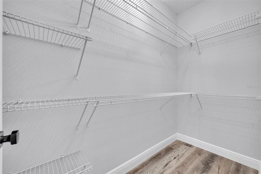 For Sale: $375,500 (4 beds, 3 baths, 1896 Square Feet)