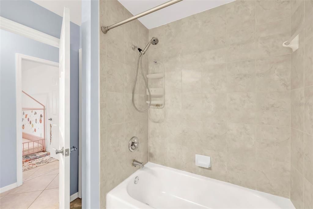 合同活跃: $459,999 (3 贝兹, 2 浴室, 2028 平方英尺)