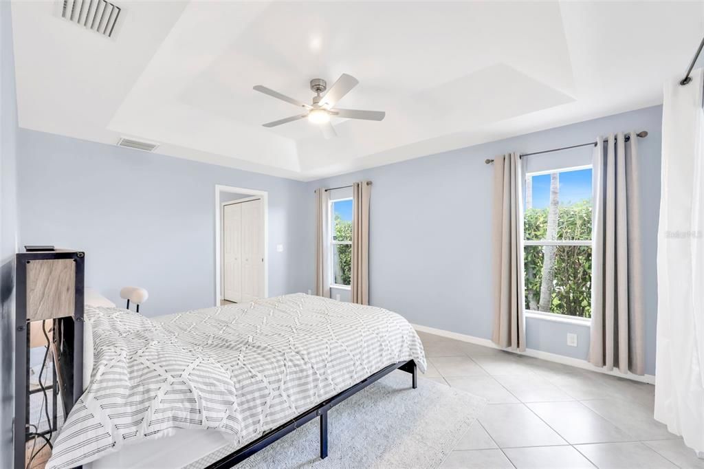 合同活跃: $459,999 (3 贝兹, 2 浴室, 2028 平方英尺)