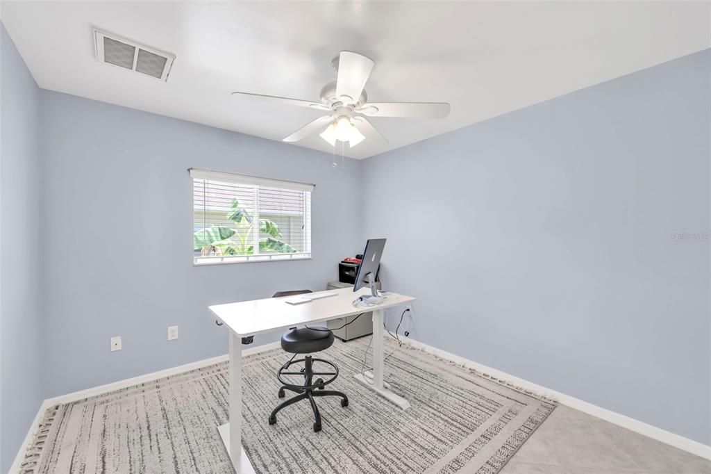 合同活跃: $459,999 (3 贝兹, 2 浴室, 2028 平方英尺)