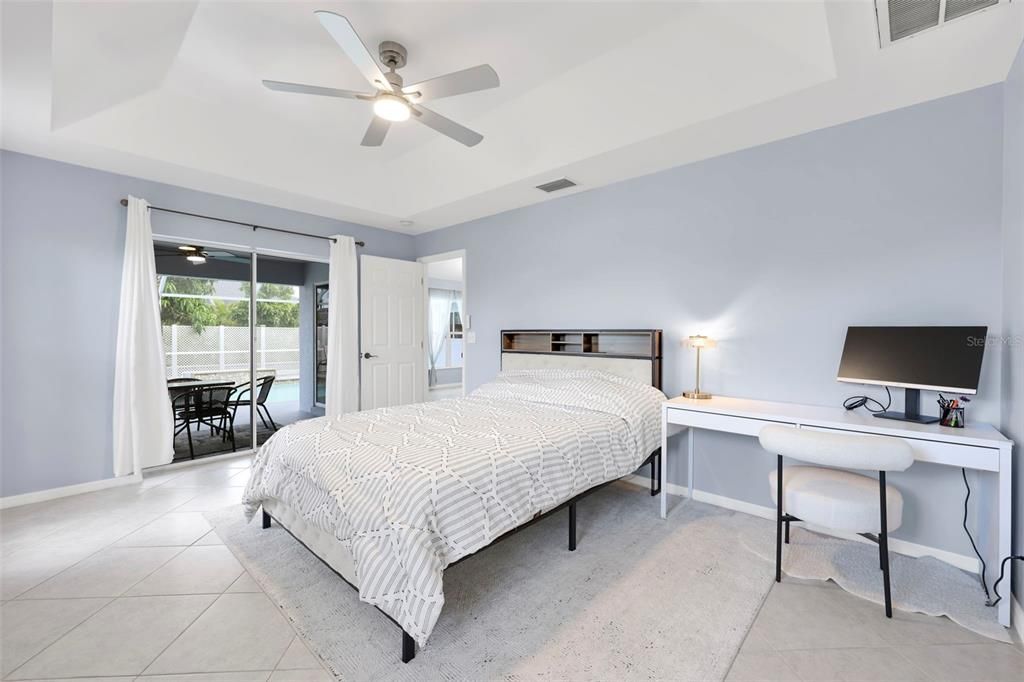 合同活跃: $459,999 (3 贝兹, 2 浴室, 2028 平方英尺)