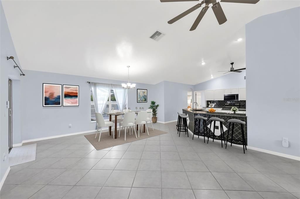 合同活跃: $459,999 (3 贝兹, 2 浴室, 2028 平方英尺)