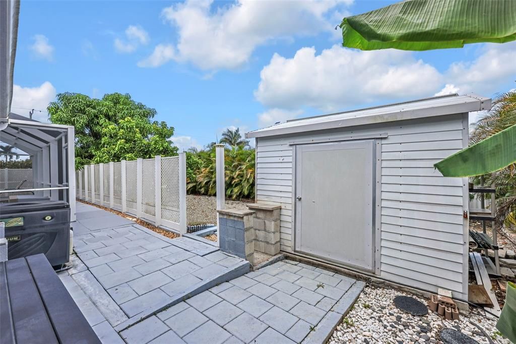 合同活跃: $459,999 (3 贝兹, 2 浴室, 2028 平方英尺)