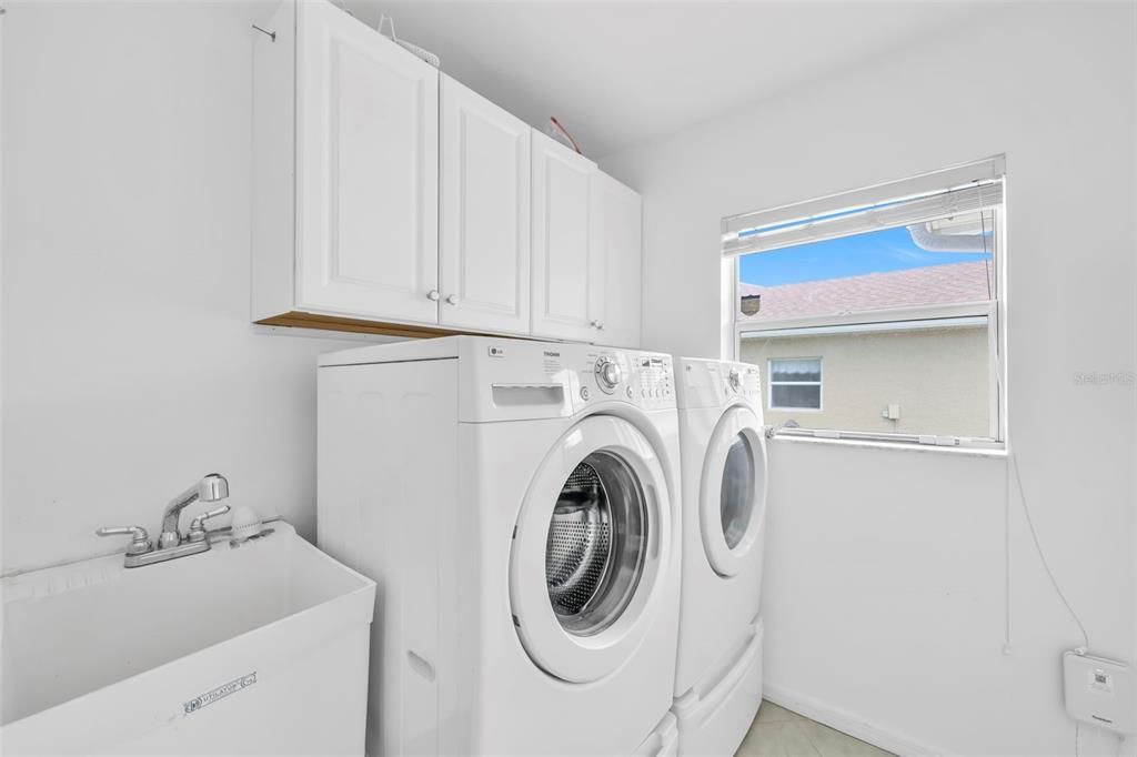 合同活跃: $459,999 (3 贝兹, 2 浴室, 2028 平方英尺)