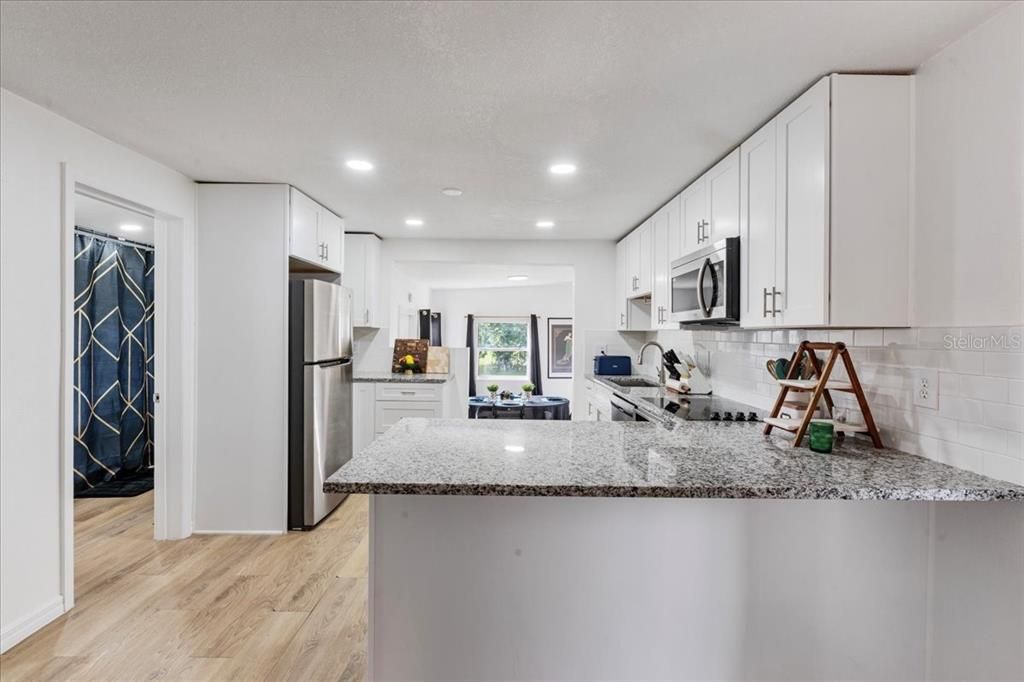 待售: $270,000 (3 贝兹, 1 浴室, 1086 平方英尺)