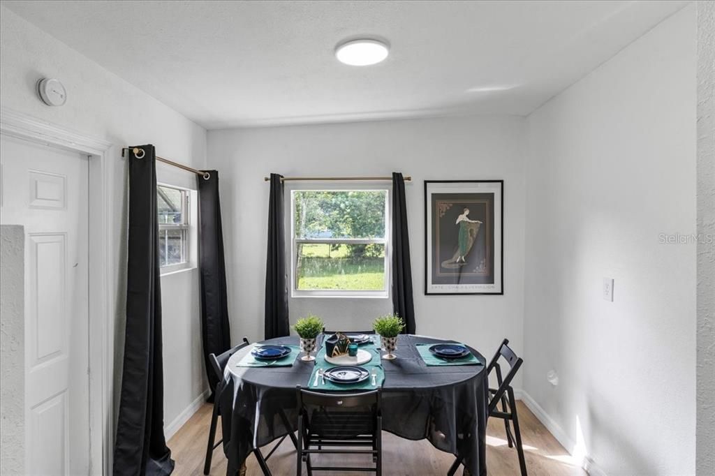 待售: $270,000 (3 贝兹, 1 浴室, 1086 平方英尺)