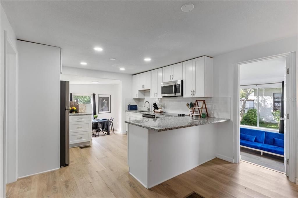 待售: $270,000 (3 贝兹, 1 浴室, 1086 平方英尺)