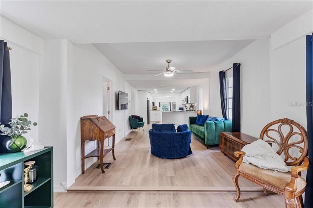 待售: $270,000 (3 贝兹, 1 浴室, 1086 平方英尺)