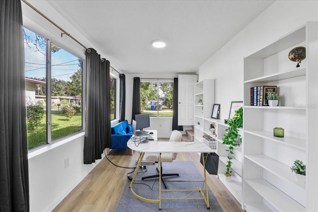 待售: $270,000 (3 贝兹, 1 浴室, 1086 平方英尺)