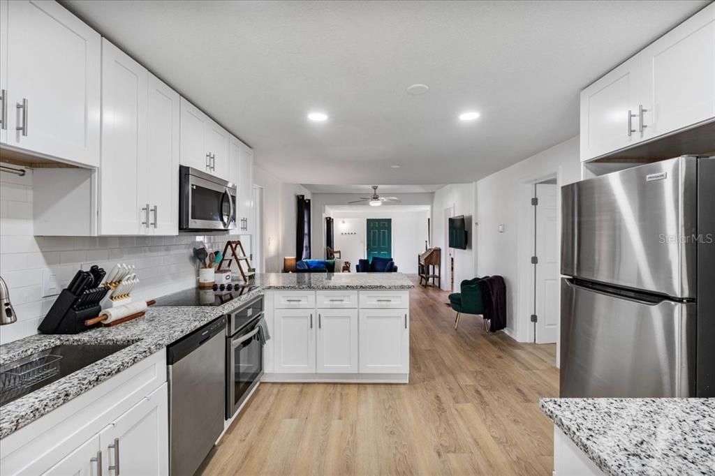 待售: $270,000 (3 贝兹, 1 浴室, 1086 平方英尺)