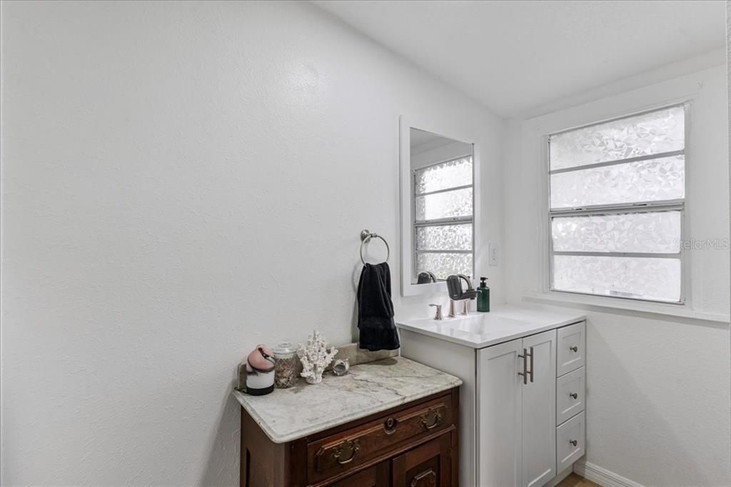 待售: $270,000 (3 贝兹, 1 浴室, 1086 平方英尺)