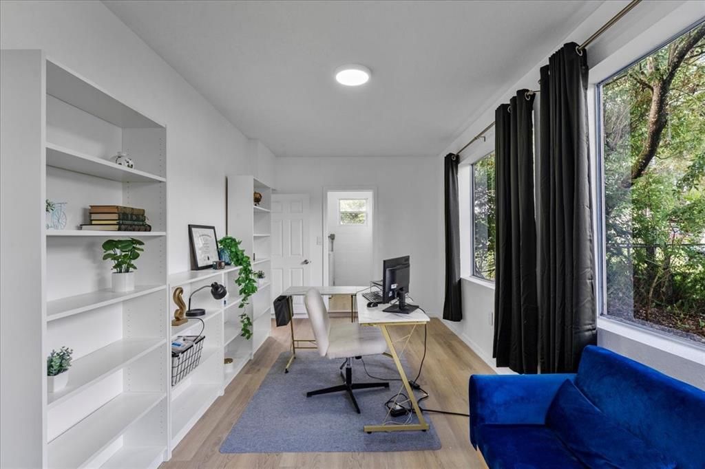 待售: $270,000 (3 贝兹, 1 浴室, 1086 平方英尺)