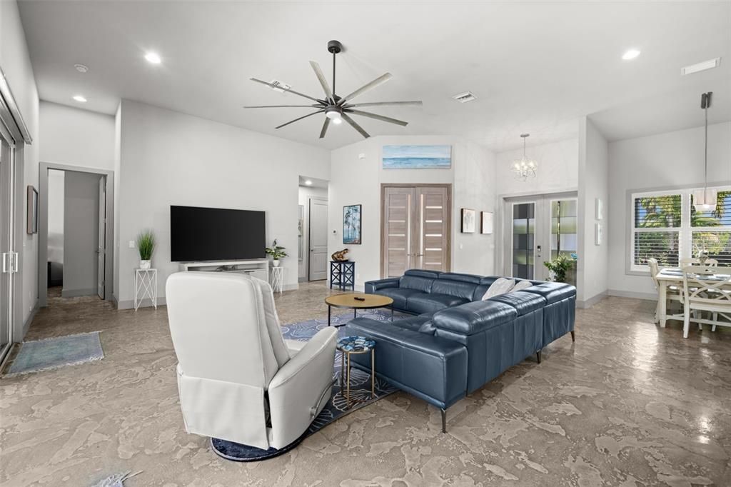 For Sale: $775,000 (3 beds, 3 baths, 2731 Square Feet)