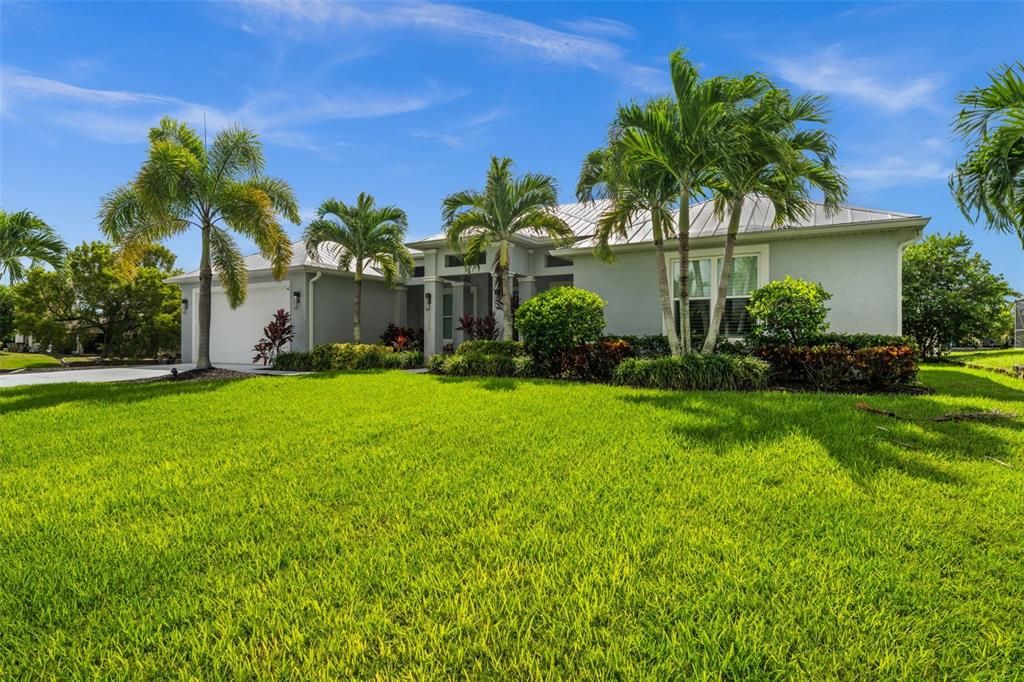 For Sale: $775,000 (3 beds, 3 baths, 2731 Square Feet)