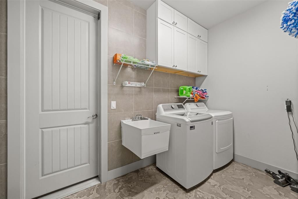 For Sale: $775,000 (3 beds, 3 baths, 2731 Square Feet)