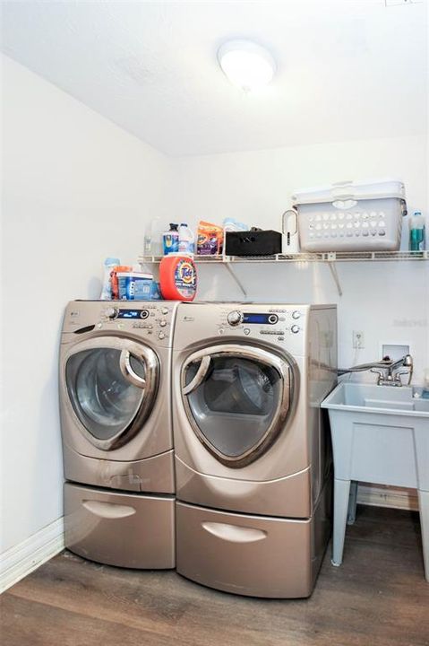 合同活跃: $329,900 (3 贝兹, 2 浴室, 1540 平方英尺)