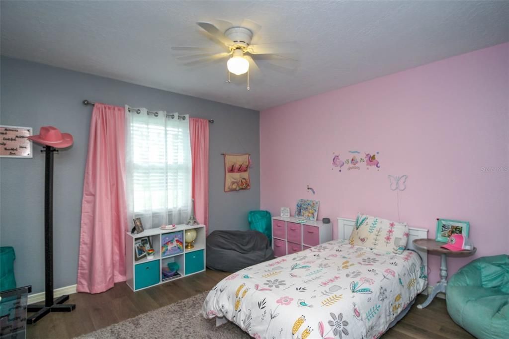 合同活跃: $329,900 (3 贝兹, 2 浴室, 1540 平方英尺)