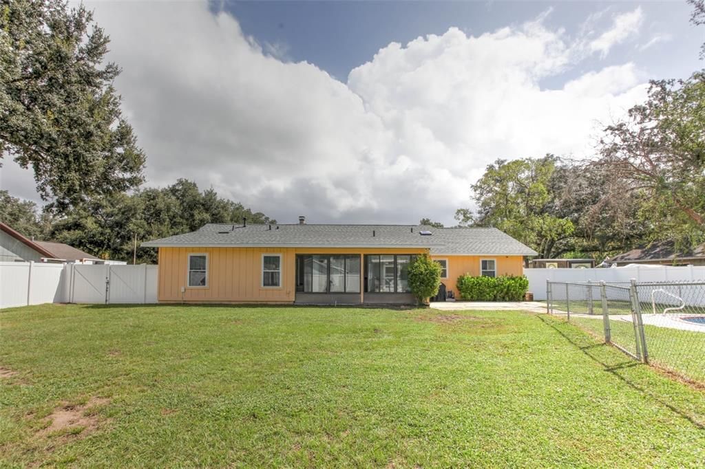 合同活跃: $329,900 (3 贝兹, 2 浴室, 1540 平方英尺)