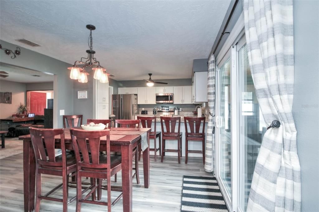 合同活跃: $329,900 (3 贝兹, 2 浴室, 1540 平方英尺)