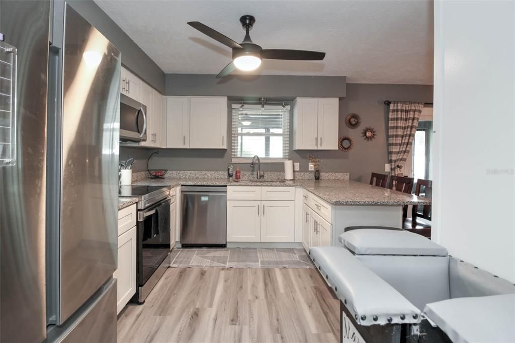 合同活跃: $329,900 (3 贝兹, 2 浴室, 1540 平方英尺)