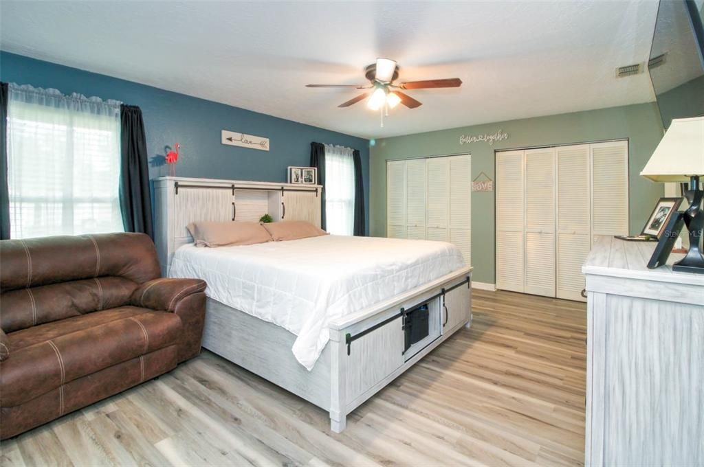 合同活跃: $329,900 (3 贝兹, 2 浴室, 1540 平方英尺)