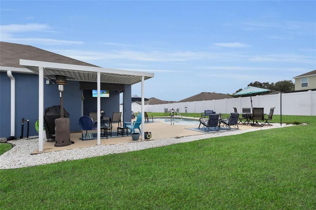 待售: $365,000 (4 贝兹, 2 浴室, 1827 平方英尺)